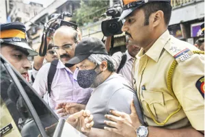 NIA की गिरफ़्तारी से सलीम फ़्रूट को बचाने का कर रहा था दावा, क्राइम ब्रांच ने धर दबोचा...