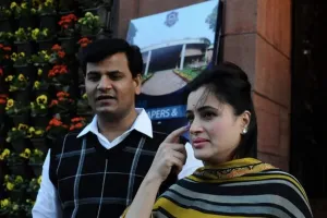 निर्दलीय सांसद नवनीत राणा और उनके  विधायक पति को अदालत से मिली राहत...