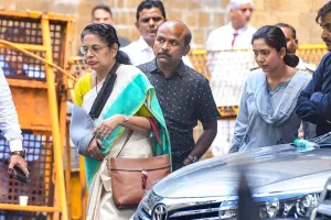 ईडी ने संजय राउत की पत्नी से 10 घंटे तक की पूछताछ...बैंक खाते में 1.08 करोड़ प्राप्त करने का आरोप