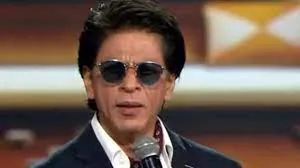 बॉलीवुड इंडस्ट्री के किंग खान ने ली चुटकी, इस शख्स के सामने पूर्व मुंबई पुलिस कमिश्नर की भी हो जाती है बोलती बंद...