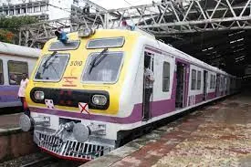 मुंबई लोकल ट्रेन में अधेड़ ने की नेत्रहीन महिला से गंदी हरकत...पुलिस ने किया गिरफ्तार