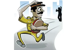 फर्जी पुलिसवाला गिरफ्तार, बिना हेलमेट बाइक चलाने वालों से पैसे वसूलने का आरोप