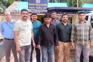 मुंबई के मालाड पश्चिम में सनकी वॉचमैन ने महिला को छत से फेका, आरोपी सुरक्षा रक्षक गिरफ्तार...