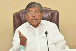 बीजेपी के वरिष्ठ नेता और मंत्री चंद्रकांत पाटिल ने कहा, पीएमसी को दो निकायों में बांटने की जरूरत