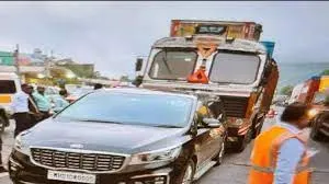 भाजपा विधायक नितेश राणे की कार को ट्रक ने मारी टक्कर, मुंबई-पुणे एक्सप्रेस पर हुई दुर्घटना...