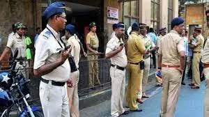 मुंबई में प्रेमिका से नाराज प्रेमी ने पुलिस कंट्रोलरूम में दी बम की फर्जी सूचना...