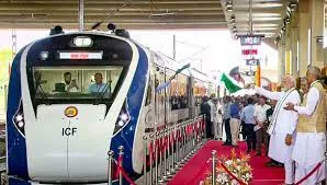 गुजरात में प्रधानमंत्री मोदी ने वंदे भारत एक्सप्रेस ट्रेन को दिखाई हरी झंडी...