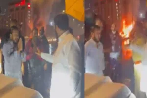 हाइवे पर कार में लगी आग...मदद के लिए रुके  मुख्यमंत्री एकनाथ शिंदे