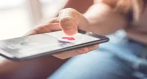 मुंबई के सांताक्रूज में डेटिंग एप पर शख्स ने 57 वर्षीय की महिला से की दोस्ती... फिर ठग लिए लाखों रुपये और सोने की चेन!