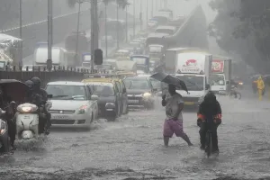 मुंबई और आसपास के इलाकों में होगी मूसलाधार बरसात, येलो अलर्ट जारी...