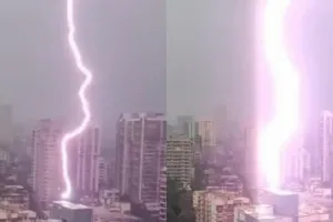 मुंबई के बोरीवली पश्चिम इलाके में नेमिनाथ बिल्डिंग पर बिजली गिरने के एक डरावने क्षण कैमरे में कैद 