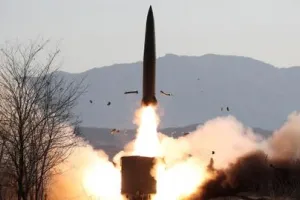 उत्तरी कोरिया ने फिर किया कम दूरी की बैलिस्टिक मिसाइल परीक्षण...