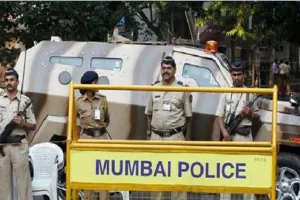 मुंबई में तीन जगहों पर बम की धमकी, फोन करने वाले की जा रही है तलाश...