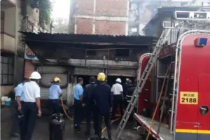 महाराष्ट्र के होटल में आग लगने से 10 साल की बच्ची की मौत...