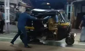 कुर्ला रेलवे स्टेशन के प्लेटफॉर्म पर पहुंचा ऑटो रिक्शा...वायरल वीडियो से खुली RPF की नींद