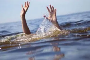 विरार में नदी के घाट पर सेल्फी ले रहे थे एक ही परिवार के 4 लोग, पैर फिसला और 2 पानी में बह गए...