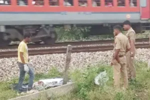 पारिवारिक कलह के चलते परेशान होकर 13 साल की बच्ची ने ट्रेन से कटकर दे दी जान...