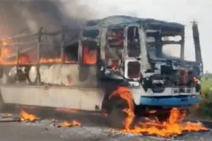 महाराष्ट्र के अमरावती में राज्य परिवहन की बस में लगी आग...बस में सवार 42 यात्री बाल-बाल बच गए