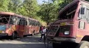 पालघर में  जव्हार-सिलवासा रोड पर महाराष्ट्र रोडवेज की दो बसें भिड़ीं, 20 यात्री घायल...