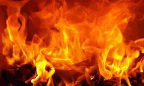  मुंबई के चेंबूर इलाके में जूतों के शोरुम में लगी आग, कोई घायल नहीं