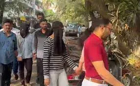 मुंबई के सांताक्रूज इलाके में पत्नी ने प्रेमी के साथ मिलकर पति को धीमा जहर देकर मौत के घाट उतारा... 