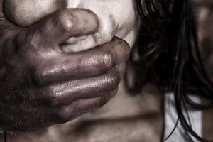 मुंबई में अश्लील फोटो वायरल करने की धमकी देकर... नाबालिग के लड़की के साथ कई बार किया रेप