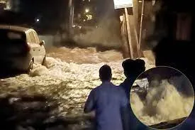 घाटकोपर इलाके में पानी की पाइपलाइन फटने से 'तबाही', 400 से ज्यादा घरों में भरा पानी