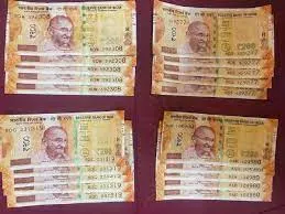 मुंबई के मालवणी पुल‍िस ने पकड़े 200 के नकली नोट... पेंटर के काम की आड़ में करता था गोरखधंधा