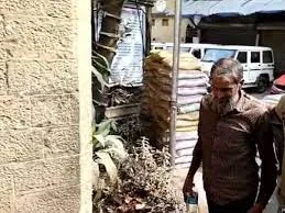 मुंबई में 1993 जैसा बम व‍िस्‍फोट होगा... धमकी देने वाला मलाड के पठानवाड़ी से गिरफ्तार