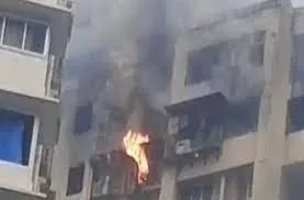 अंधेरी के लोखंडवाला परिसर में लगी 29 मंजिला इमारत में आग... दम घुटने के कारण अस्पताल में भर्ती हुए 4 लोग