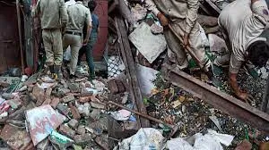 गिरगांव में एक निर्माणाधीन इमारत का हिस्सा गिरा... एक बच्ची गंभीर रूप से घायल