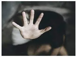 ठाणे में 17 साल की नाबालिग लड़की से पड़ोसी ने किया बार-बार दुष्कर्म... पहले पिता भी कर चुका है बच्ची का यौन उत्पीड़न