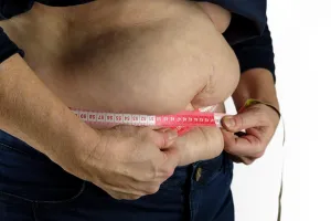 १८ से ६५ आयु के लोगों में तेजी से बढ़ रहा है मोटापा...
