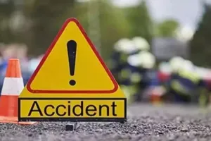 महाराष्ट्र के पुणे जिले में राजमार्ग पार कर रही महिलाओं को एसयूवी ने टक्कर मारी... पांच की मौत