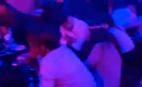 मुंबई के तारदेव इलाके स्थित बार पर छापेमारी...30 पकड़े गए