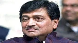 महाराष्ट्र के पूर्व मुख्यमंत्री अशोक चव्हाण का दावा, कुछ लोग मेरी कर रहे हैं जासूसी...
