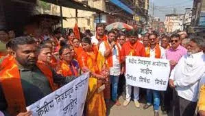 कल्याण पूर्व में केंद्रीय चुनाव आयोग और शिंदे गुट के खिलाफ ठाकरे गुट हुआ आक्रामक...