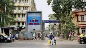 मुंबई के नायर अस्पताल में भयानक हादसा... 28 साल का एक मरीज सातवीं मंजिल से गिर गया