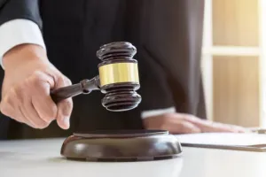 महाराष्ट्र के ठाणे जिले में महिला को आत्महत्या के लिए उकसाने के मामले में उसका पति, सास-ससुर बरी...