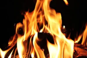 महाराष्ट्र के सोलापुर के MIDC इलाके में रबर फैक्ट्री में लगी भीषण आग... मौके पर पहुंची दमकल की 25 गाड़ियां 