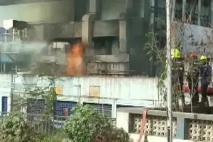 पालघर जिले में स्वास्थ्य सेवा क्षेत्र की कंपनी में लगी आग... दो कर्मचारी झुलसे