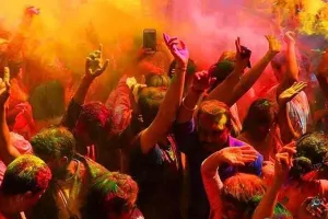 डेढ़ गुना महंगी साबित होनेवाली इस वर्ष की होली...