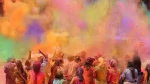 रंग बिरंगे रंग में भंग बनी दुर्घटनाएं... मुलुंड में दीवार गिरने से 4 जख्मी हुए