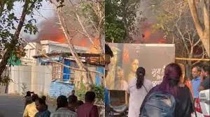 गोरेगांव पूर्व स्थित फिल्म सिटी में बड़ा हादसा, मशहूर सीरियल 'गुम है किसी के प्यार में' के सेट पर भीषण आग.... 