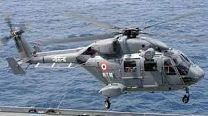 मुंबई के तट पर भारतीय नौसेना के हेलीकॉप्टर की आपात लैंडिंग...चालक दल को बचाया गया