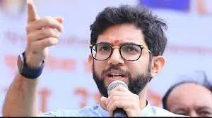 पूर्व उद्योग मंत्री भूषण देसाई ने थामा शिवसेना का दामन : जो भी वाशिंग मशीन में कूदना चाहे वह कूदे - आदित्य ठाकरे