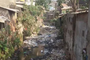 मुंबई में नालों को स्थिति बद से बदतर, आगामी मानसून में दुर्दशा...