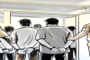 कल्याण में ट्रेनों में चोरी करने वाले चार गिरफ्तार... लाखों का सामान बरामद!