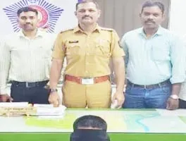 गोवंडी स्थित शिवाजी नगर में ड्रग्स पेल्डर के घर पर छापा... 1,050 लाख का कोडीन मिश्रित कफ सीरप ड्रग्स जब्त, तीन गिरफ्तार