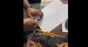 अंतरराष्ट्रीय हवाई अड्डे पर 99 लाख रुपये की कोकीन जब्त... चप्पलों में रखी गई थी छिपाकर, दो गिरफ्तार